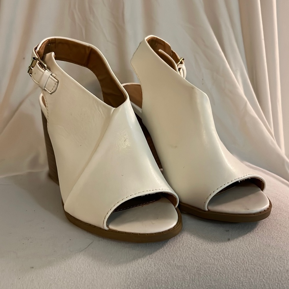 Charlotte Russe women’s chunky open toe heels size 8